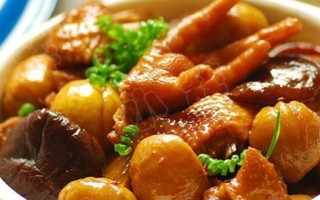 私房板栗烧鸡，秋日食材的完美搭配（从选材到烹制，一步步教你做出美味佳肴）