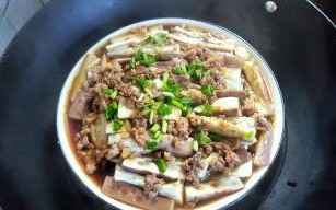 肉馅蒸茄子的美味做法（以清淡口感引出鲜美滋味）
