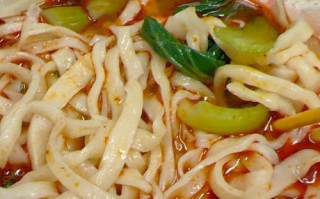 用土豆制作美味臊子面（快速简单的土豆臊子面做法，教你做一份美味可口的臊子面）