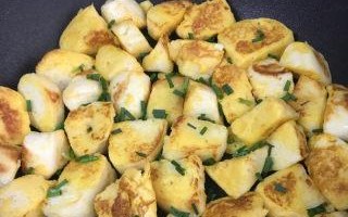 香煎鸡蛋馒头粒的制作方法（美味易做的早餐新选择，轻松烹饪，让你轻松享受美食）