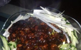 炸肉酱的制作方法（用肉馅和豆酱炸出口感丰富的美味佳肴）