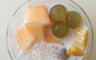 椰子汁水果西米露，让你的夏天更加清凉！（夏天必备美食，营养又美味！）