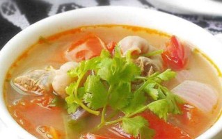 一道营养又美味的洋葱番茄炖白菜（多种食材共同烹饪，味道更加丰富）