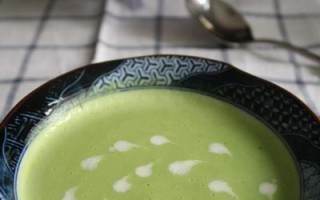 美味可口的豌豆奶油浓汤（健康营养又简单，让你轻松享受美味生活）