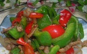 家常美食之线椒炒肉丝（味道鲜美，营养丰富，健康易做）