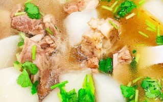 羊肉炖冬瓜的家常做法（清热解暑，营养美味的夏季菜品）