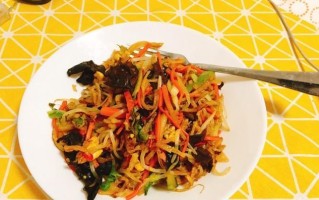 健康美味的蔬菜炒饼（清爽美味，营养丰富的素食佳肴）