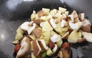 豌豆香菇炒腊肠，美味又健康（健康饮食的新选择）