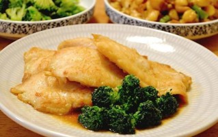 香烤龙俐鱼排，鲜美诱人（家庭厨艺必备，让你轻松做出美味佳肴）