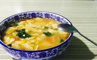 新疆野蘑菇汤饭的做法（享受大自然美食的味蕾盛宴）
