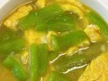 学会用丝瓜鸡蛋汤调制美味汤面（以丝瓜为主料，轻松制作一碗简单而美味的面条汤）
