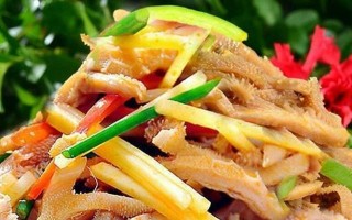 香辣羊肚的做法（让你在家也能吃到正宗的川菜美食）