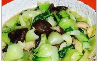 油菜缠香菇——一道简单又美味的健康佳肴（利用油菜的营养，为香菇增色添香）