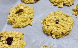 香蕉燕麦坚果饼的做法（简单易学，营养美味）