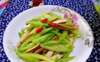 用雪菜炒香干的美味做法（做法简单易学，爽口可口的下饭佳品！）