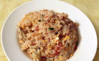 教你如何制作美味可口的西红柿炒饭（以西红柿为主材料的炒饭，不仅好吃，还营养丰富）