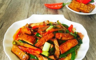 手撕风干牛肉干的制作方法（自制美味的风干牛肉干，口感鲜美，营养丰富）