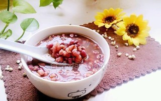 薏米红豆汤，清热解暑的饮品（薏米红豆汤的做法和功效）