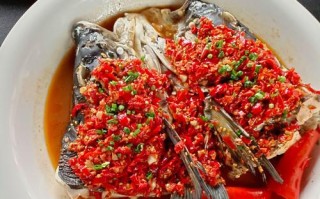剁椒鱼头的烹饪技巧（香辣鲜香，唇齿留香的美食体验）