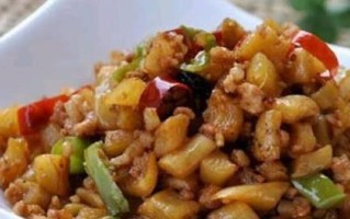 双色陈皮炒肉片，让你回味无穷（肉嫩鲜香，口感丰富，陈皮调味更香，一口接一口，不舍得停。）