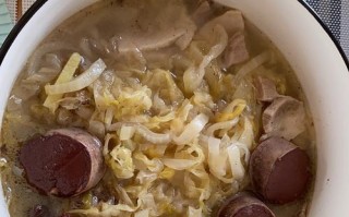 版酸菜白肉的制作方法（用的方式，享受经典美食）