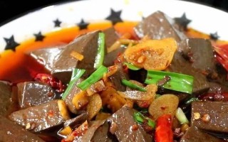尝试香辣鸭血美食，让味蕾大醉！（一道简单的做法，让你迅速掌握！）