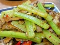 享受清爽美味一道美食——西芹香干炒笋丝（家常菜肴中的佳品/营养美味的健康菜肴）