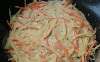 简单易学的土豆萝卜饼制作方法（轻松做出美味可口的土豆萝卜饼，菜市场也能买到食材）