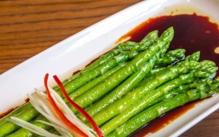 清爽美味，尝鲜汤芦笋（从采购到烹饪，教你一步步做出香浓汤芦笋）