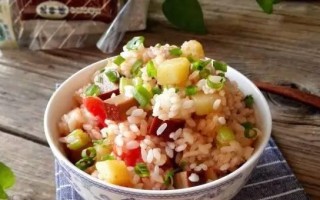 五彩焖饭的制作方法（用新鲜食材制作美味健康的五彩焖饭）