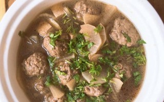 羊肉丸子的制作方法（学会做羊肉丸子，让你的味蕾欢欣鼓舞）