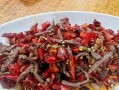 蒜薹煸牛肉丝的做法（家常菜谱，美味又营养）