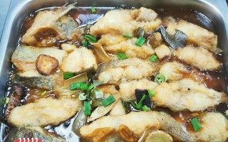 上海瓦块鱼的制作方法（探秘上海独特的地方美食-瓦块鱼）