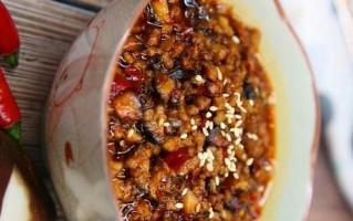自制老干妈肉酱的做法（美味可口的家常美食）