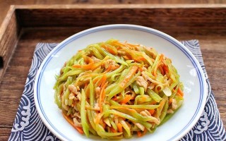 莴笋叶菜饭的制作方法（利用莴笋叶，做出营养美味的菜饭）