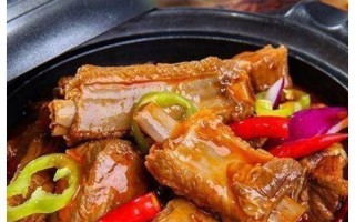 砂锅蚝油香辣排骨的美食制作（美味且营养丰富的香辣排骨，砂锅蚝油大放异彩！）