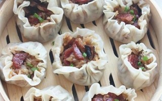 香菇胡萝卜肉馅烧麦制作教程（一道美味健康的中式小吃制作教程）
