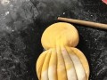 轻松学做双色贝壳花卷（用普通的原料做出精致的双色贝壳花卷，让你的厨艺更上一层楼！）