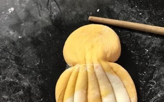 轻松学做双色贝壳花卷（用普通的原料做出精致的双色贝壳花卷，让你的厨艺更上一层楼！）