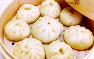 手把手教你做出鲜肉小笼包（传统美食重现，让你在家也能尝到正宗的上海味道）