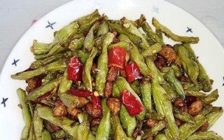 鲜香可口的肉丝豇豆角料理（一道简单易学的家常菜，做法大揭秘）