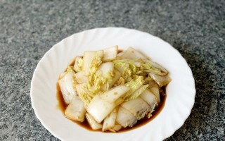 香气四溢的蒜香白菜，让你胃口大开（教你用最简单的方法做出美味的蒜香白菜）
