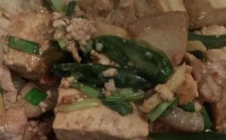 清爽美味的油菜豆腐炒肉做法（简单易学，健康美食）