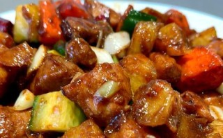 健康美食——香葱胡萝卜丁（清爽可口的蔬菜拌饭菜谱，适合春夏季节食用）
