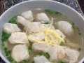 如何制作美味的绉纱小馄饨（手工制作、口感鲜美、蘸着醋更佳）