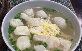 如何制作美味的绉纱小馄饨（手工制作、口感鲜美、蘸着醋更佳）