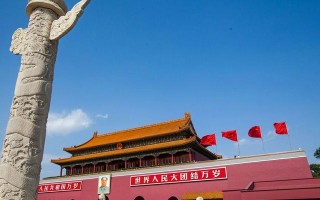 我爱北京天安门——怀揣爱国之心（探寻天安门的历史与文化底蕴，感受我国传统的雄浑气息）