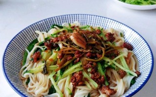 以什锦拌面为主的营养健康餐（品尝美食，享受健康/什锦拌面的做法和营养价值）