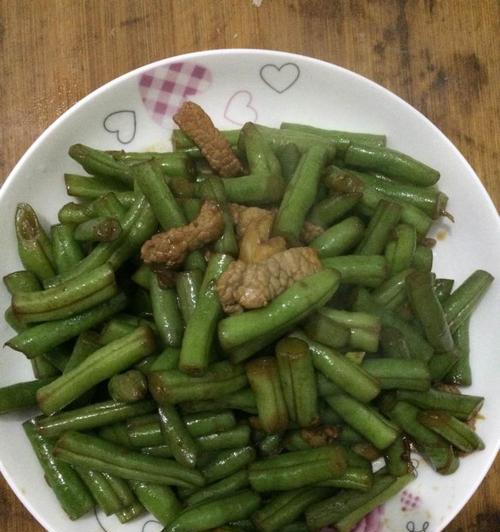 美味家常菜——肉末炒长豆角（用肉末和长豆角一起制作家常美食，做法简单易学）-第1张图片-美味行家