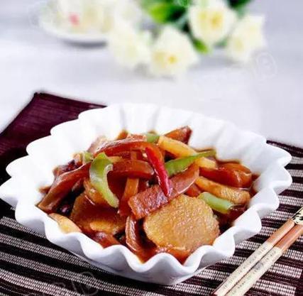 美味蒜香焖五花肉（绝妙做法教你轻松入手，烹饪技巧全解析）-第2张图片-美味行家